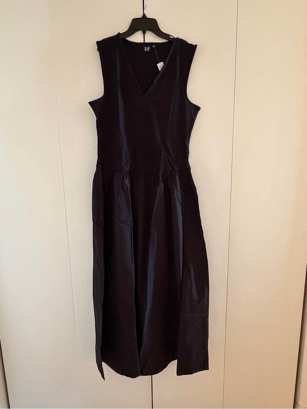 GAP Women's Black V-Neck Sleeveless Mixed Media Maxi Dress